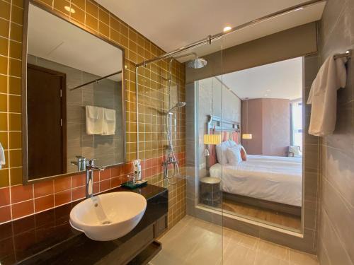 Suoi Nuoc Beach Apartment | 1BR direct seaview - 5 mins to the beach - infinity pool - Apec Mui Ne