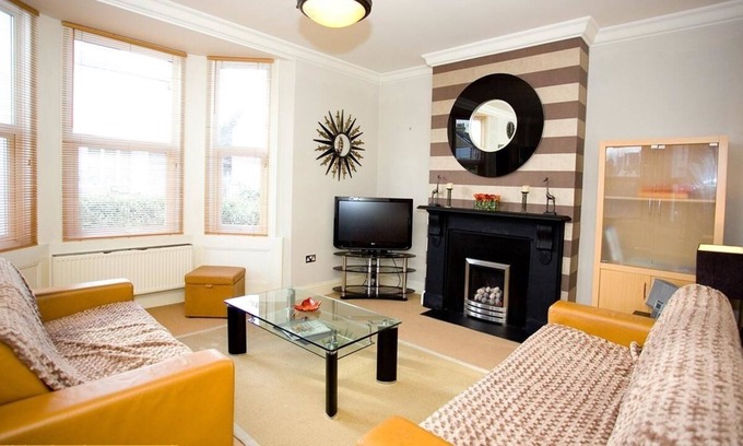 Hove Apartment | 1BR Gr Floor Apt inc Front Garden+Rear Patio by Hove Station+Park WiFi CarPark*