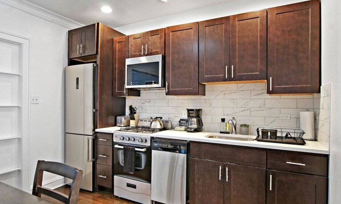 Irving Park East Apartment | 1BR Homey Apt in Irving Park