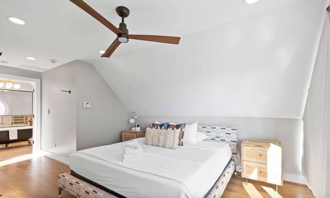 Mount Adams House | 1BR, Next to Monastery Wedding Venue, w/Bathtub