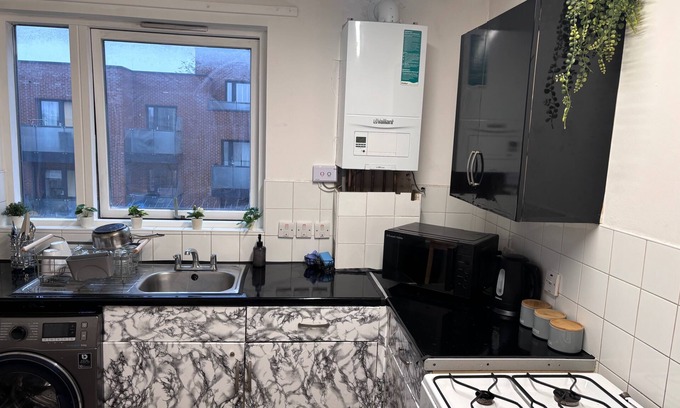 Stonebridge Apartment | 1br-sleeps4-35mintocentrallondon-40mintoheathrow