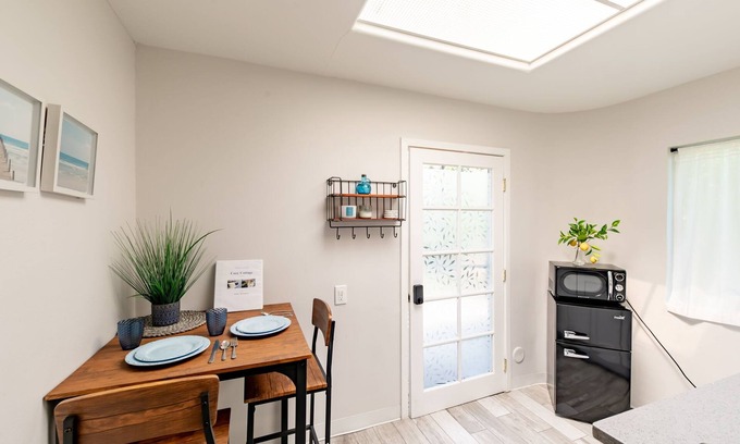 Costa Mesa Apartment | 1BR Suite w/Smart TV, WIFI, Pet Friendly, Parking & Kitchenette near Disneyland