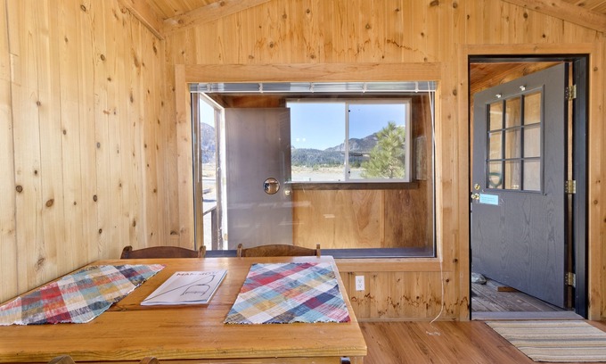 Mammoth Lakes Cabin | - 1BR tiny home—best for 2–4 guests, pet-friendly, mountain views