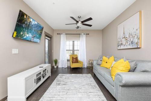 Fourth Ward Apartment | 1Br Uptown, Pool, Wine, near Convention Center 311