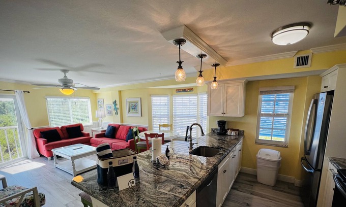 Tavernier Condo | 1BR w/Partial Ocean View, Pool & Beach