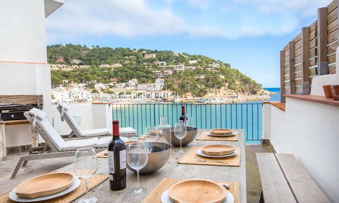 Llafranc Villa | 1MIRAD 01 - Beautiful house renovated with great taste, with fantastic views of the sea and direct access to the beach of Llafranc