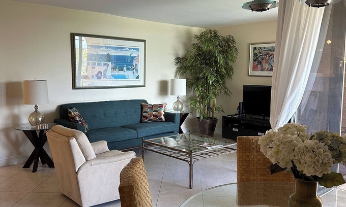 Delray Beach Condo | 2/2 In Brand New Condition In Delray Beach 1 Mile From The Beach
