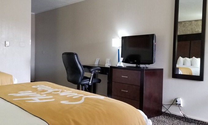 Trinidad Hotel | 2 Affordable Rooms Near Trinidad History Museum | Quaint Location