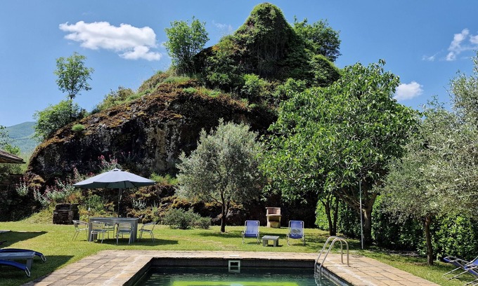 San Romano in Garfagnana House | 2 Apartments Rented Together With Private Pool, Sleeps 9, Walk to Restaurants