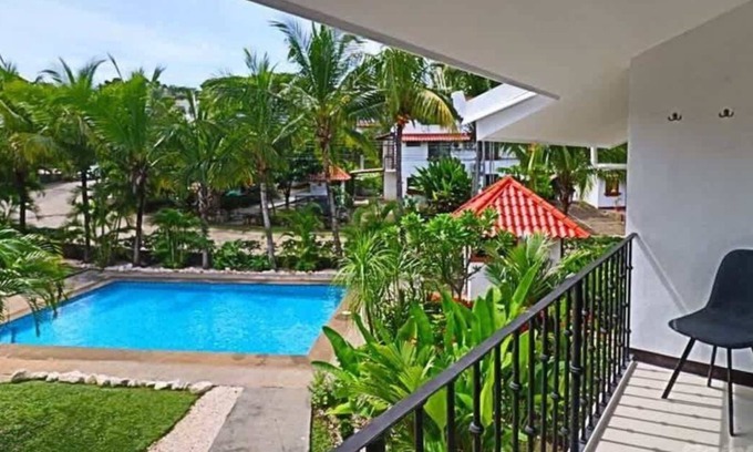 Coco Apartment | 2-BD Unit with Pool, 2 Blocks from Beach
