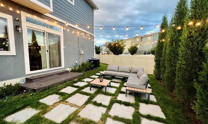 American Fork House | 2 Bdr 2.5 Bath Mnt View Backyard for 6 Guests