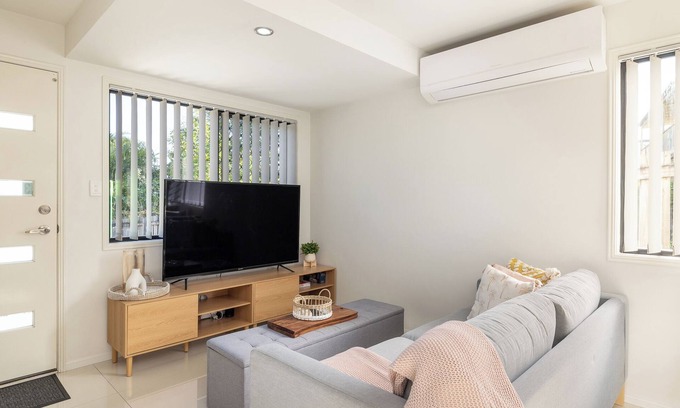 Sunnybank Apartment | 2 Bdr Apt! Train! Parking! Restaurants! 3144D2