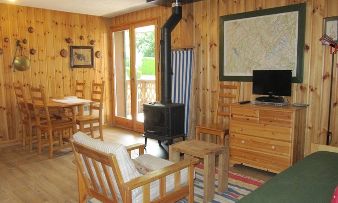 Saint-Gervais-les-Bains Apartment | 2 bdr, mountain view, quiet location in the green close to town, terrace, garage