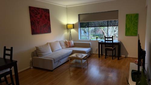 Walkerville Apartment | 2 Bdrm Walkerville Apartment - Spacious, ducted heating & cooling, centerally located!