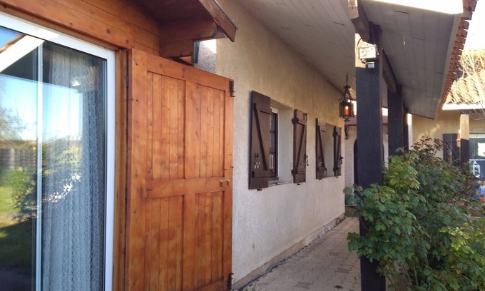 Saint-Louis-De-Montferrand House | 2 bedroom house with terrace and garden