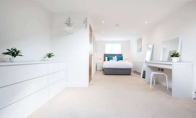 Havering Apartment | 2 Bed, 2 Bath Duplex Apartment