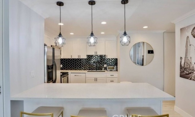 Santa Ana Heights Condo | 2 bed, 2 bath Modern, Private Living by the Beach