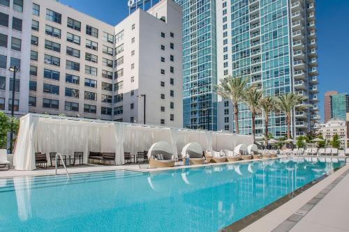 Downtown Los Angeles Apartment | 2 Bed 2 Bath Stylish Luxury Premium High-Rise Apartment