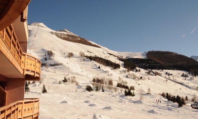 Les Deux Alpes Apartment | 2 Bed Apartment with great views and backs onto the Diable ski lift