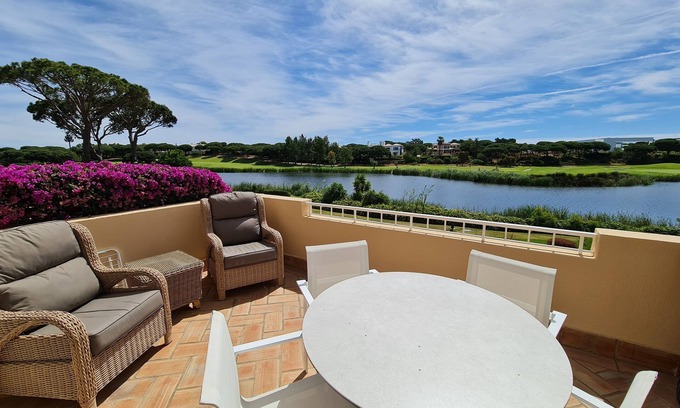 Quinta do Lago Apartment | 2 bed apartment with lake views Sao Lourenço Quinta Lago
