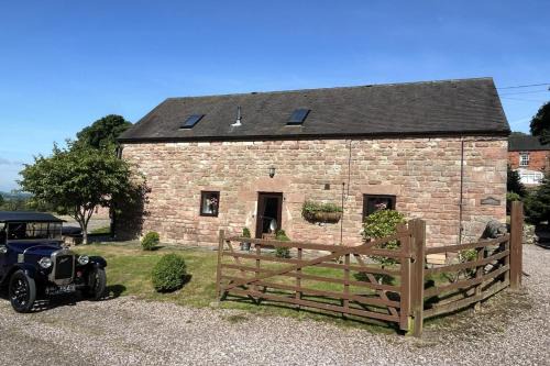 Cauldon Low House | 2 Bed Barn Alton Towers Xmas Markets Chatsworth
