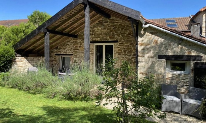 Mialet House | 2 Bed Cottage - Sleeps 6 - Garden & Pool Access