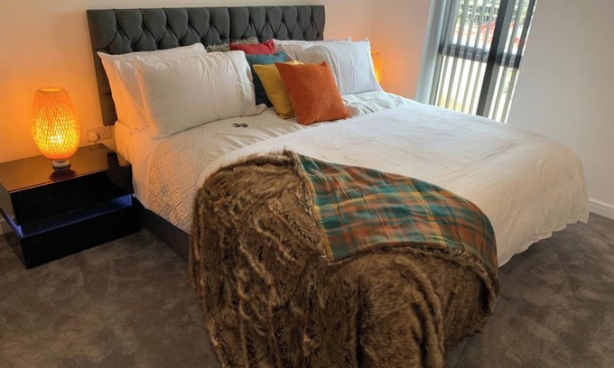 West Thurrock Apartment | 2 Bed Flat- Direct Links to Central London