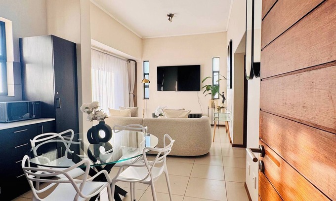 Greater Johannesburg Metropolitan Area Apartment | 2 Bed in Gorgeous Golf Estate