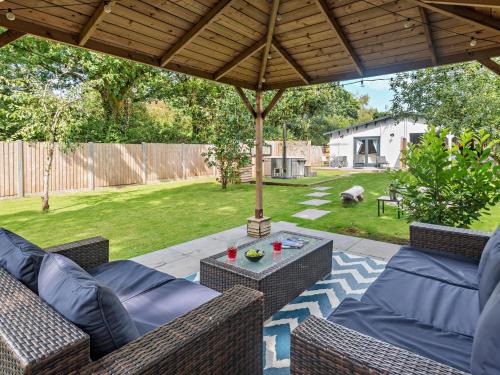 Waterlooville House | 2 Bed in Hambledon 95357