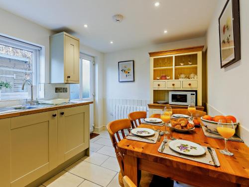 Ludwel House | 2 Bed in Ludlow 91422