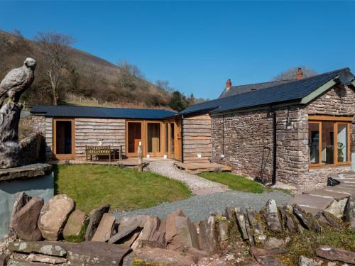 Llanfihangel Tal-y-llyn House | 2 Bed in Pengenffordd BN366