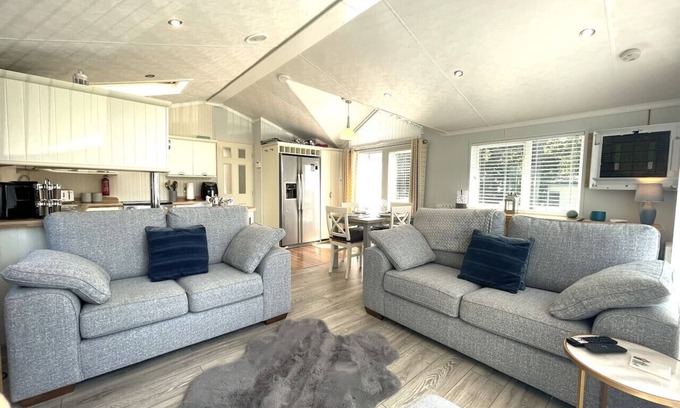 New Forest District Cabin | 2 Bed Lodge, Sleeps 4, Dog-Friendly