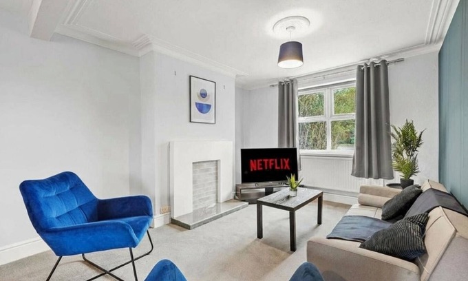 North Hykeham House | 2-Bed Near Lincoln City Centre with Parking & WiFi