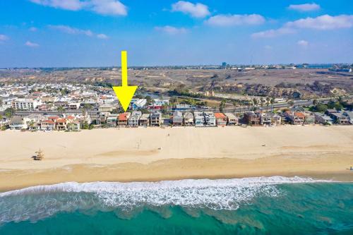 Santa Ana Heights House | 2 Bed Oceanfront with patio on the Sand in Quiet West Newport