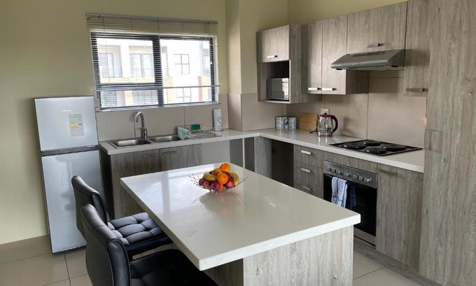 Greater Johannesburg Metropolitan Area Apartment | 2 Bed, Pool & Gym, Free Wi-Fi