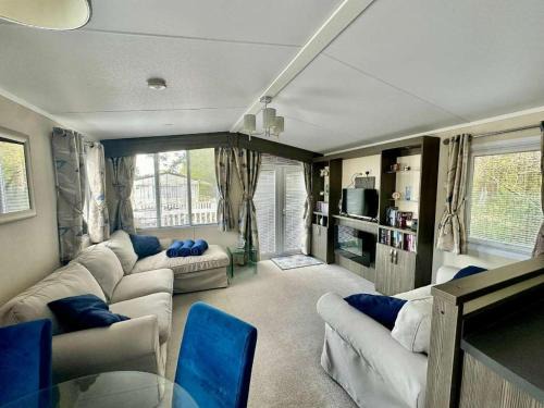 Ringwood House | 2-Bed Ringwood Cabin - incl Park Pass SelfCheckin