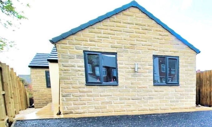 Ridgeway House | 2 Bed, Sleeps 4, Pet Friendly, Free Parking