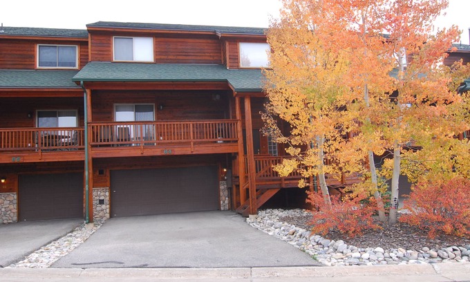 Dillon House | 2-bedroom 3bath 2car garage vacation home. Minutes from six major ski resorts n