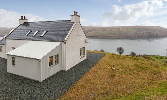 Beinn Orasaigh Cottage | 2 bedroom accommodation in Carbost, near Portree