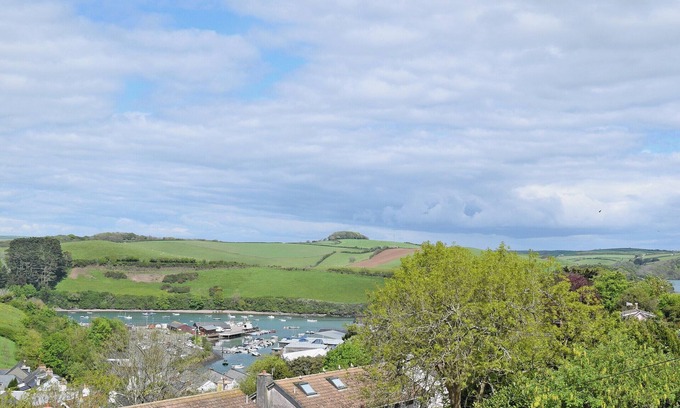 Salcombe Cottage | 2 bedroom accommodation in Knowle Road