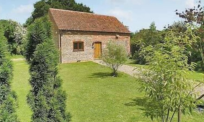 Aldborough Cottage | 2 bedroom accommodation in Plumstead Green, near Holt