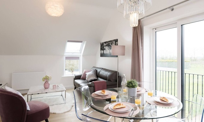 Wymondham Cabin | 2 bedroom accommodation in Wicklewood, near Wymondham