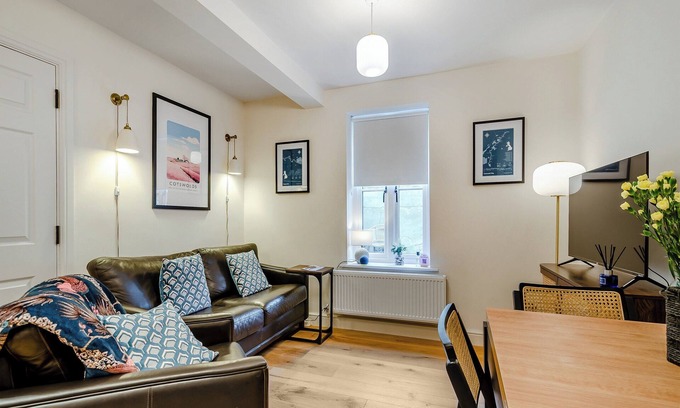 Lechlade Cottage | 2 bedroom accommodation in Lechlade, The Cotswolds