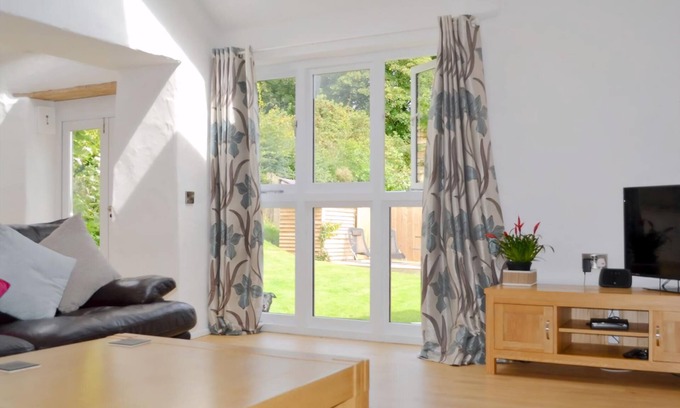 Stackpole Cottage | 2 bedroom accommodation in Valast Hill, near Stackpole