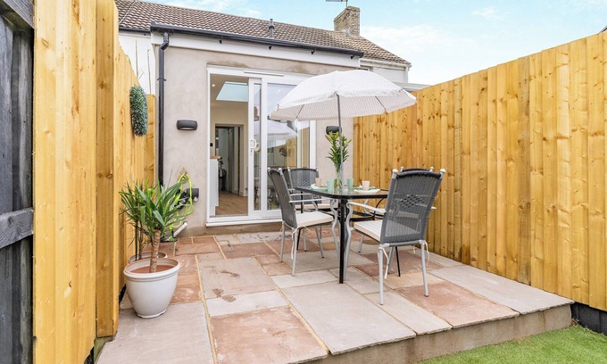 Porthcawl Cottage | 2 bedroom accommodation in Porthcawl, near Swansea