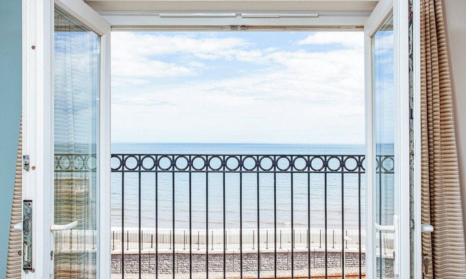Dawlish Apartment | 2 bedroom accommodation in Dawlish