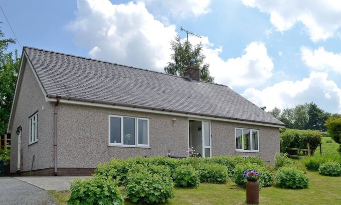 Llanrwst Cottage | 2 bedroom accommodation in Maenan, near Llanrwst