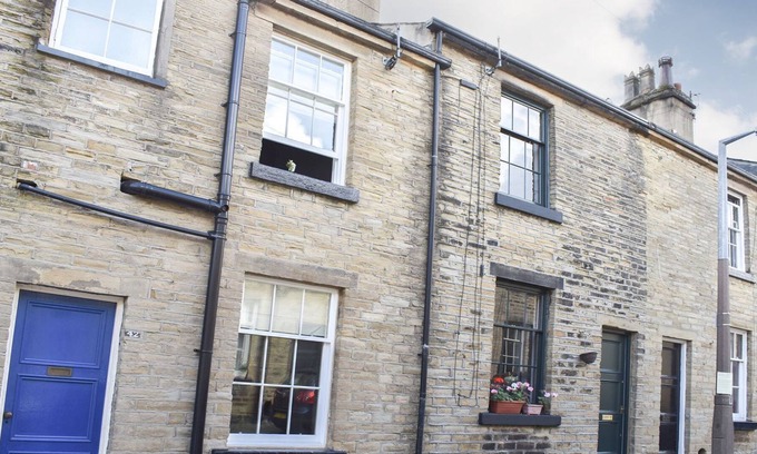 Saltaire Village Cottage | 2 bedroom accommodation in Saltaire, near Haworth