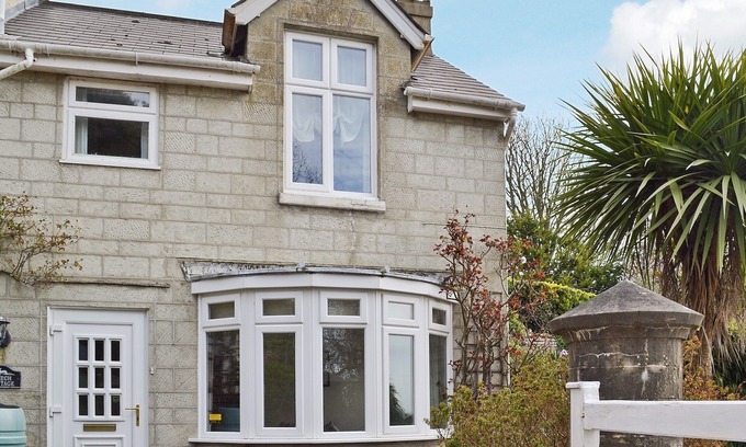 Ventnor Cottage | 2 bedroom accommodation in St Lawrence, near Ventnor