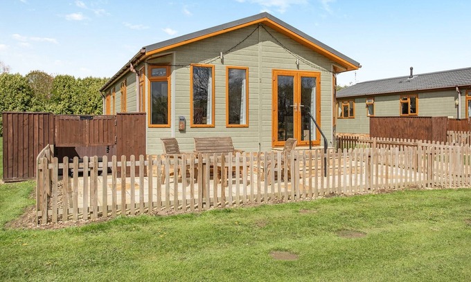 Wisbech House | 2 bedroom accommodation in Three Holes, Nr Downham Market